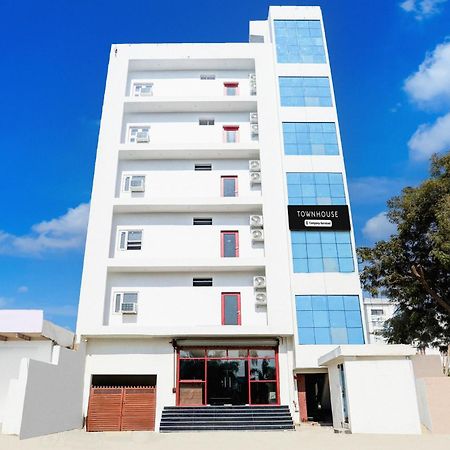 Super Townhouse Balua Road Pahadiya Hotel Varanasi Exterior photo