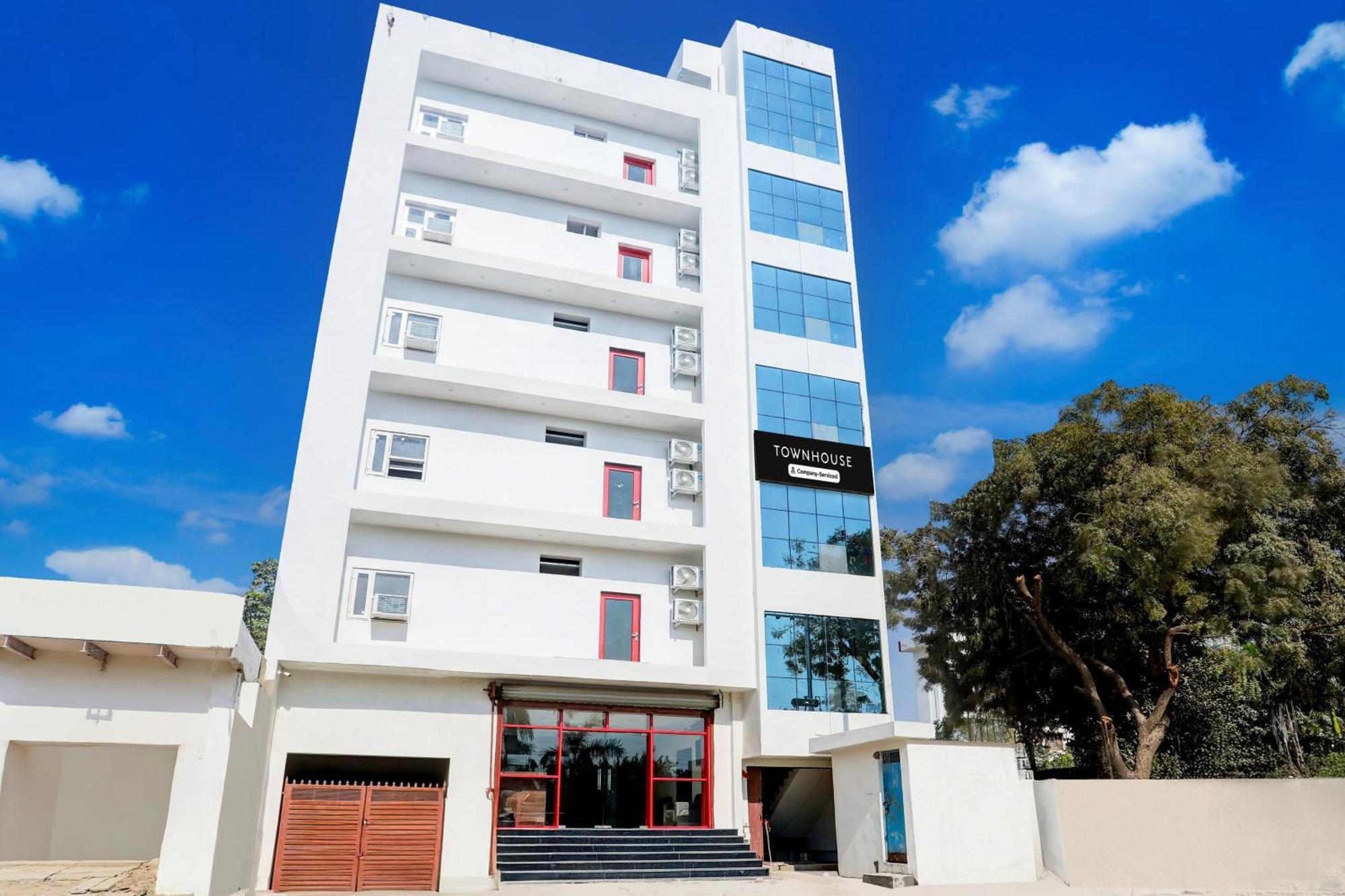 Super Townhouse Balua Road Pahadiya Hotel Varanasi Exterior photo