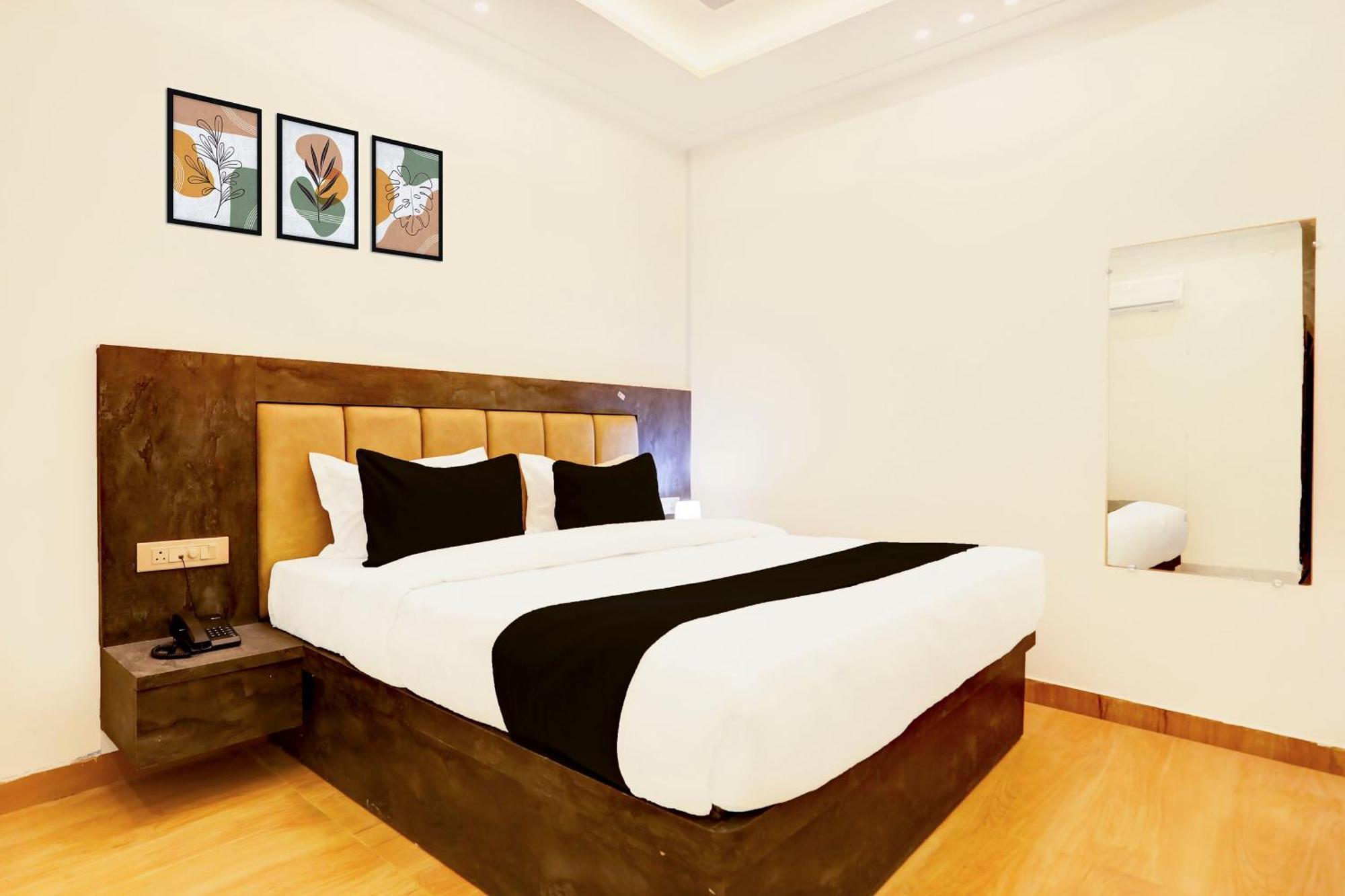 Super Townhouse Balua Road Pahadiya Hotel Varanasi Exterior photo