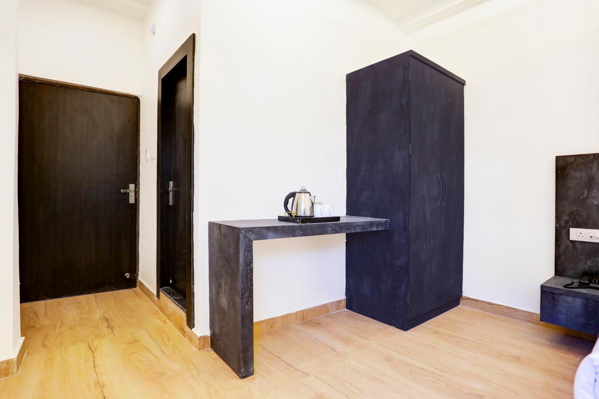 Super Townhouse Balua Road Pahadiya Hotel Varanasi Exterior photo